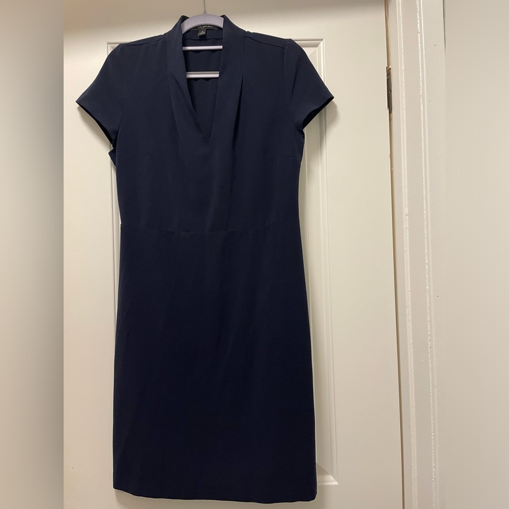 Banana Republic dress. Size: 4 . Colour: Navy